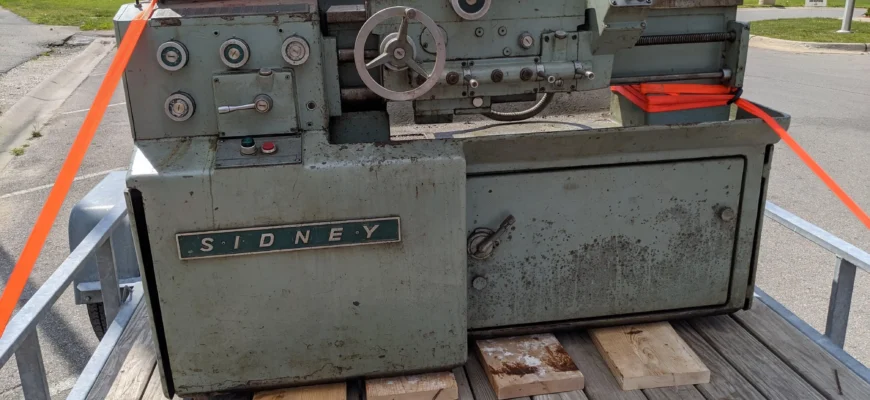 Vintage Sidney 1307 Engine Lathe for Restoration